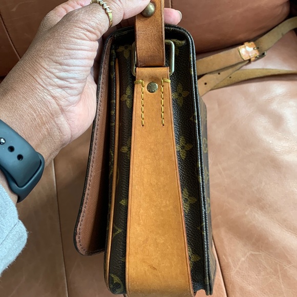 💎LUXURY SALE💎Authentic Louis Vuitton Cartouchiere GM💎 - Picture 5 of 11